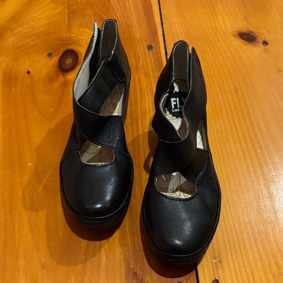 FLY LONDON 38 Black Wedge Yogo Criss-Cross Strap Shoes - Picture 2 of 8